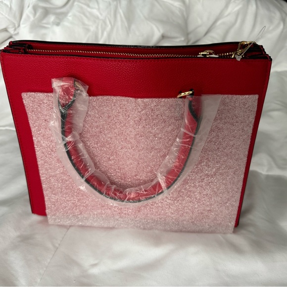 NWT Red VS purse - Picture 3 of 10